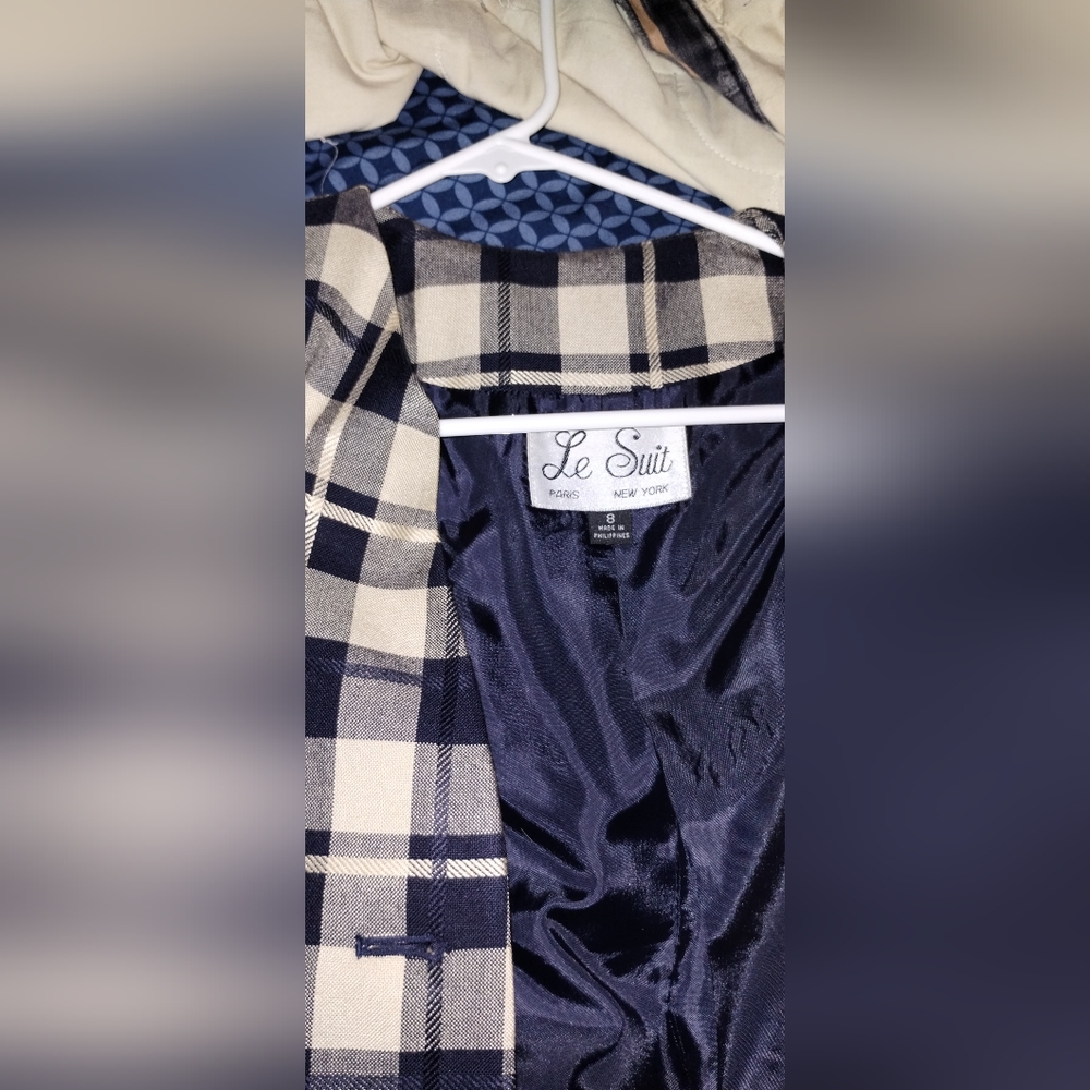 LE suit woman's blazer